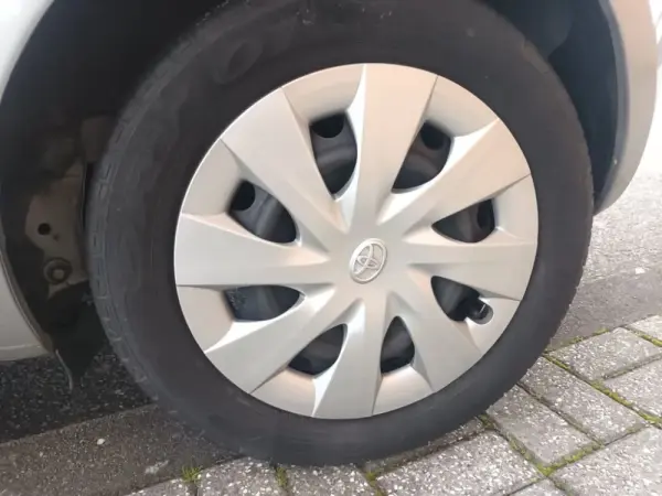 Toyota Yaris 1.0 VVT-i AC 18