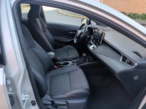 Toyota Corolla 1.8 Hybrid Comfort 17