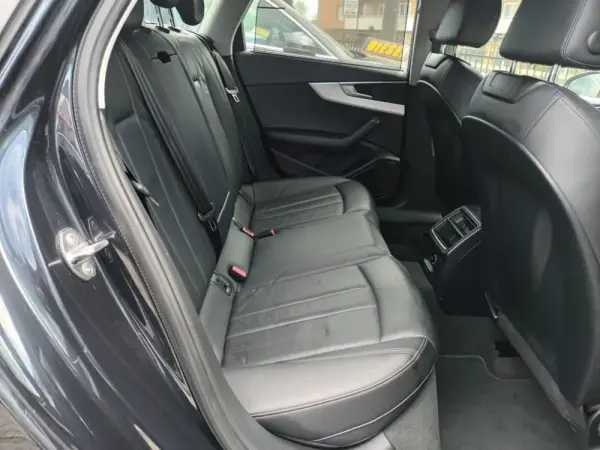 Audi A4 Avant 2.0 TDi Business Line S-line 26