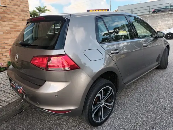 Volkswagen Golf 1.6 TDi Confortline 6