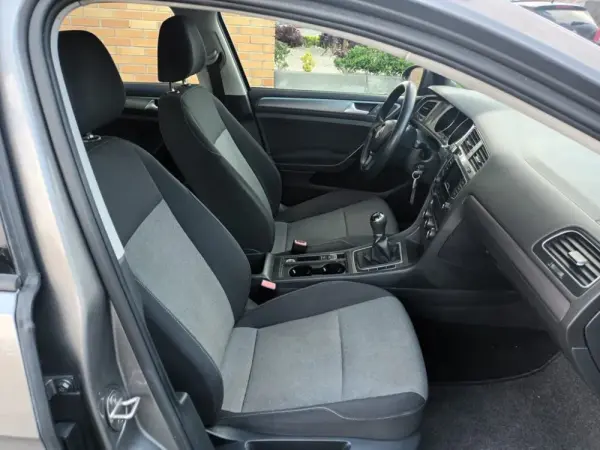 Volkswagen Golf 1.6 TDi Confortline 12