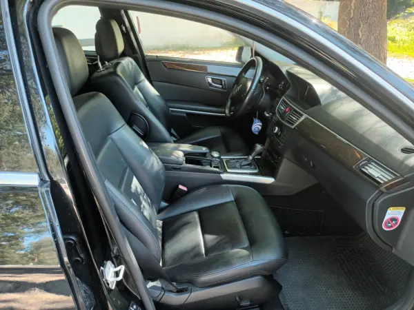 Mercedes-Benz E 200 BlueTEC Avantgarde Auto 11