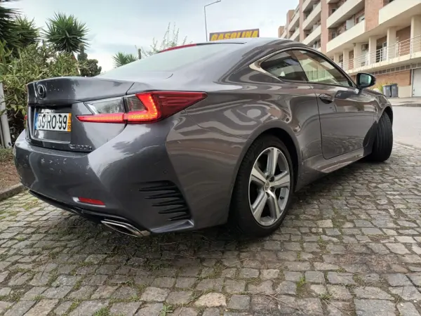 Lexus RC 300h F Sport 8