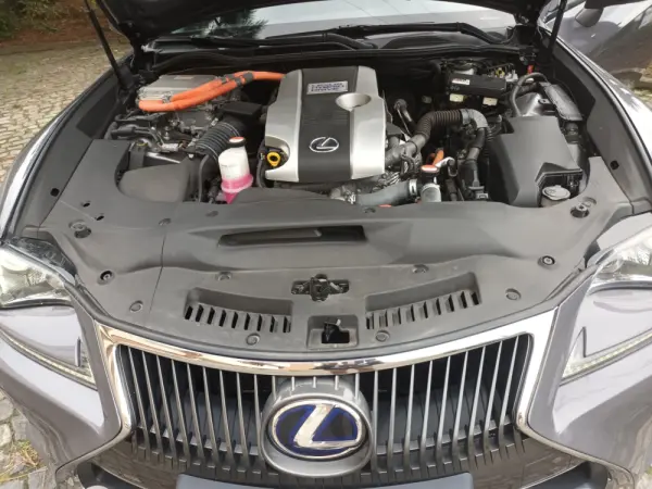 Lexus RC 300h F Sport 28