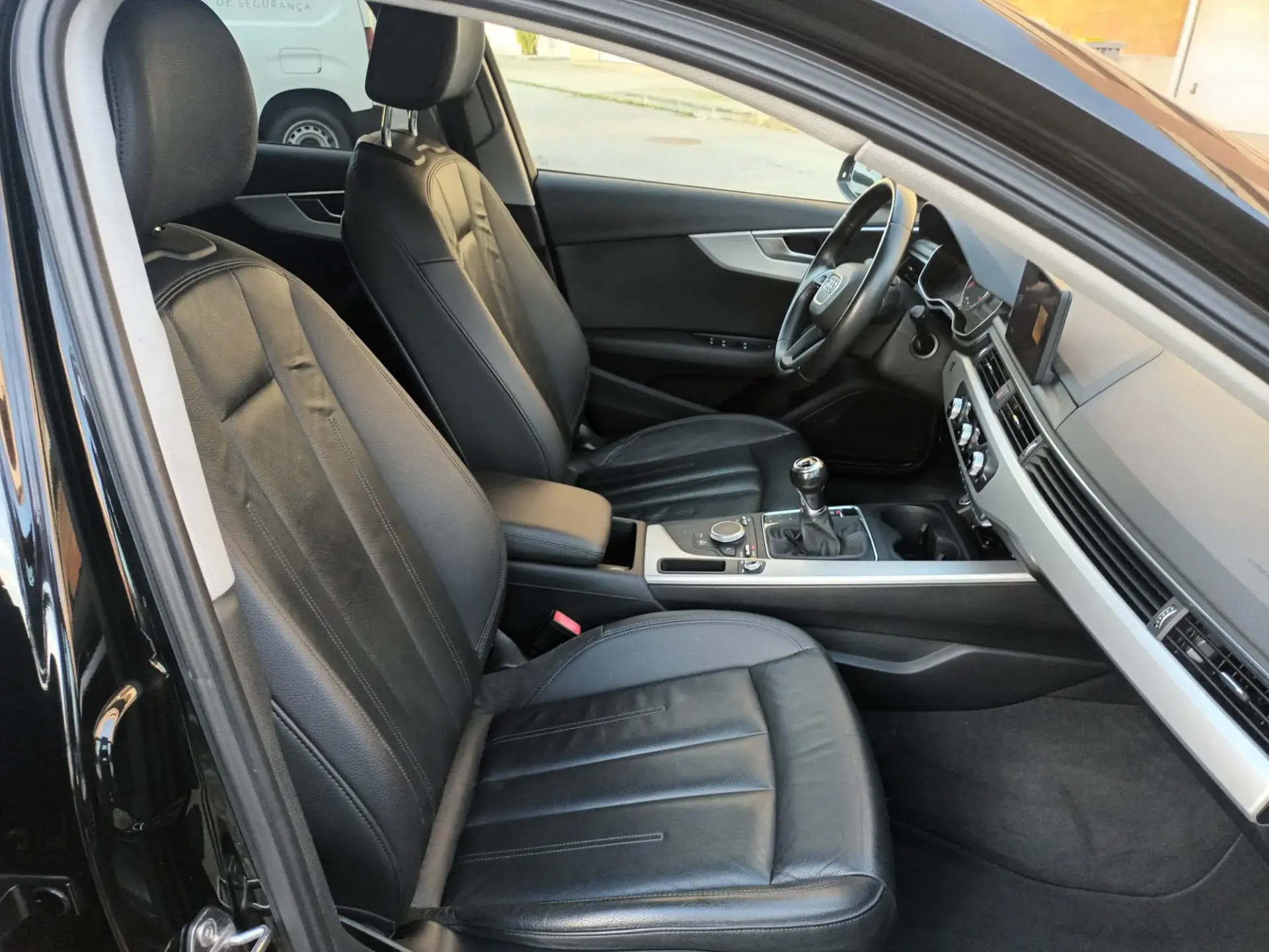 Audi A4 Avant 2.0 TDI Advance 11