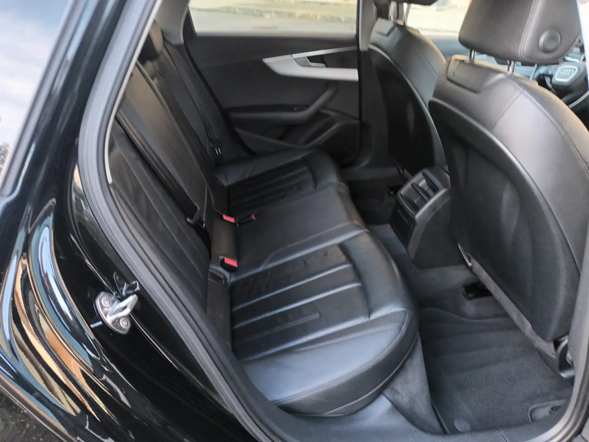 Audi A4 Avant 2.0 TDI Advance 16