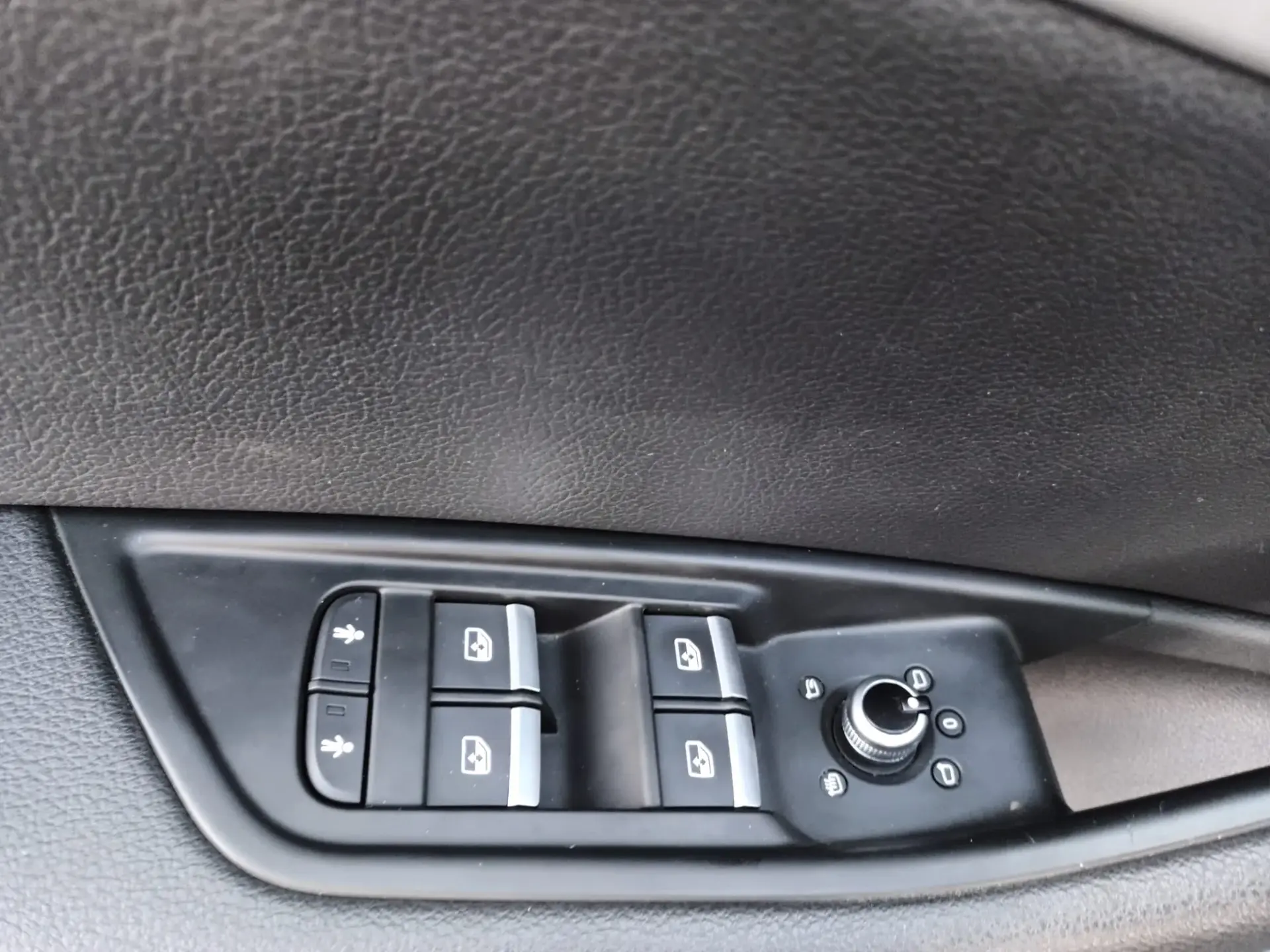 Audi A4 Avant 2.0 TDI Advance 17