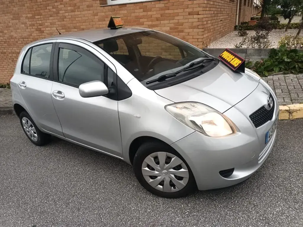 Toyota Yaris 1.0 VVT-i AC 2