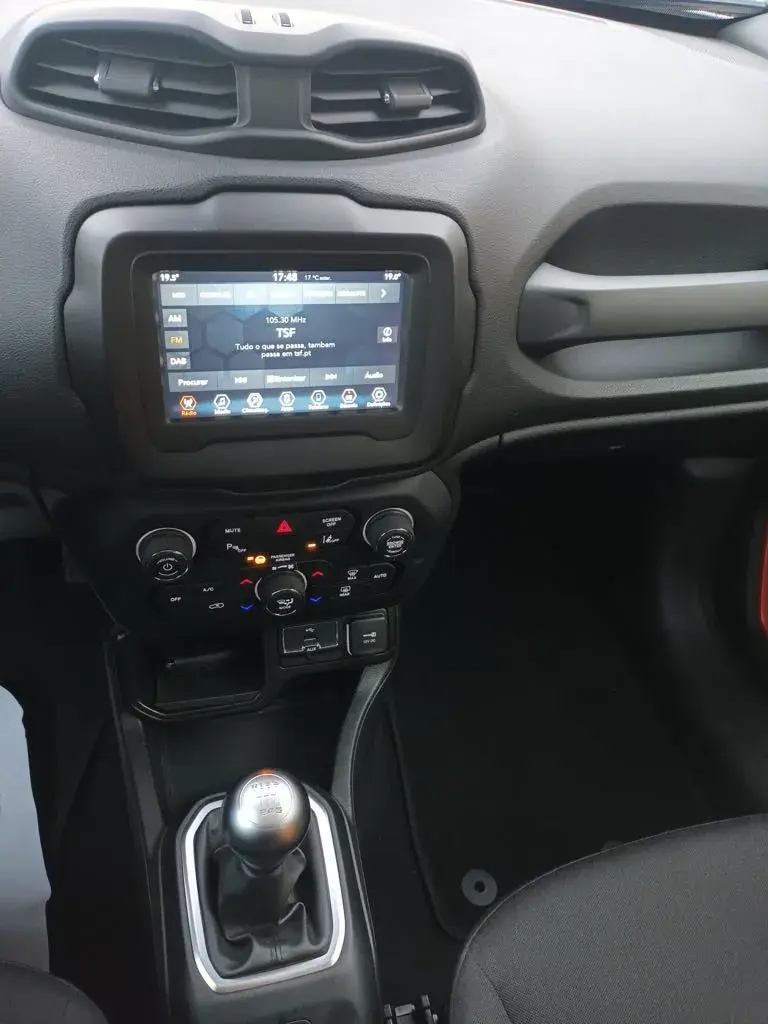 Jeep Renegade 1.0 T Orange Edition 16