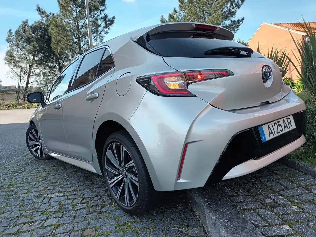 Toyota Corolla 1.8 Hybrid Comfort 12