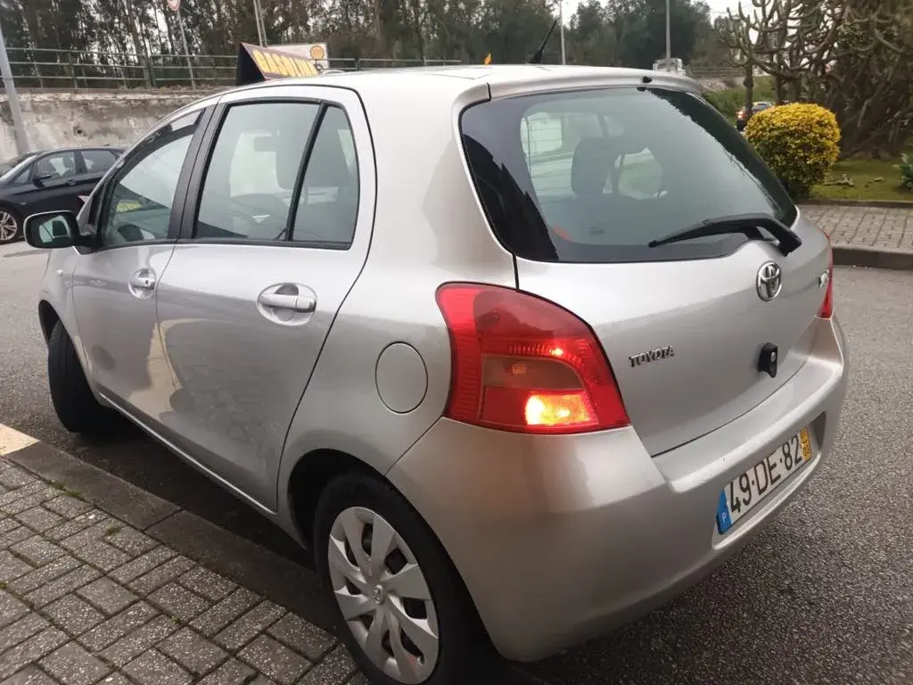 Toyota Yaris 1.0 VVT-i AC 13