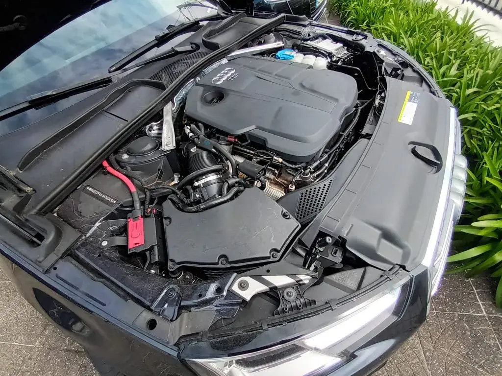 Audi A4 Avant 2.0 TDi Business Line S-line 32