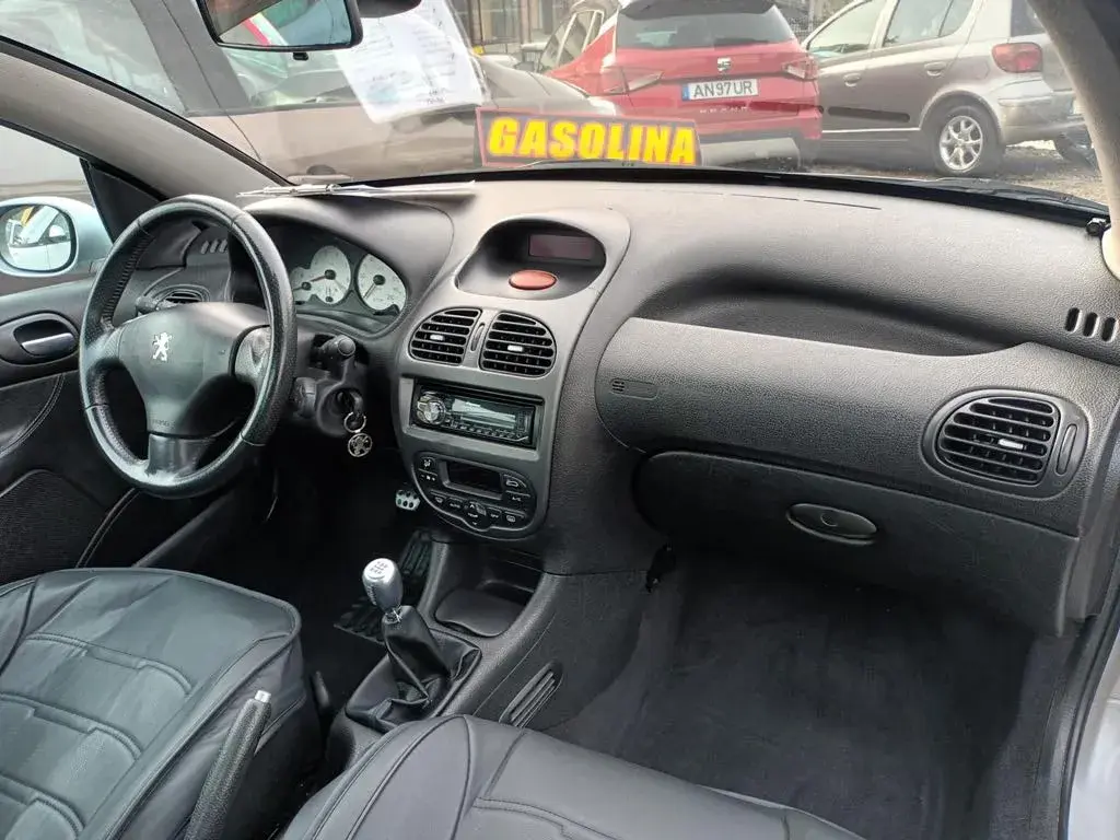 Peugeot 206 CC 2.0 11