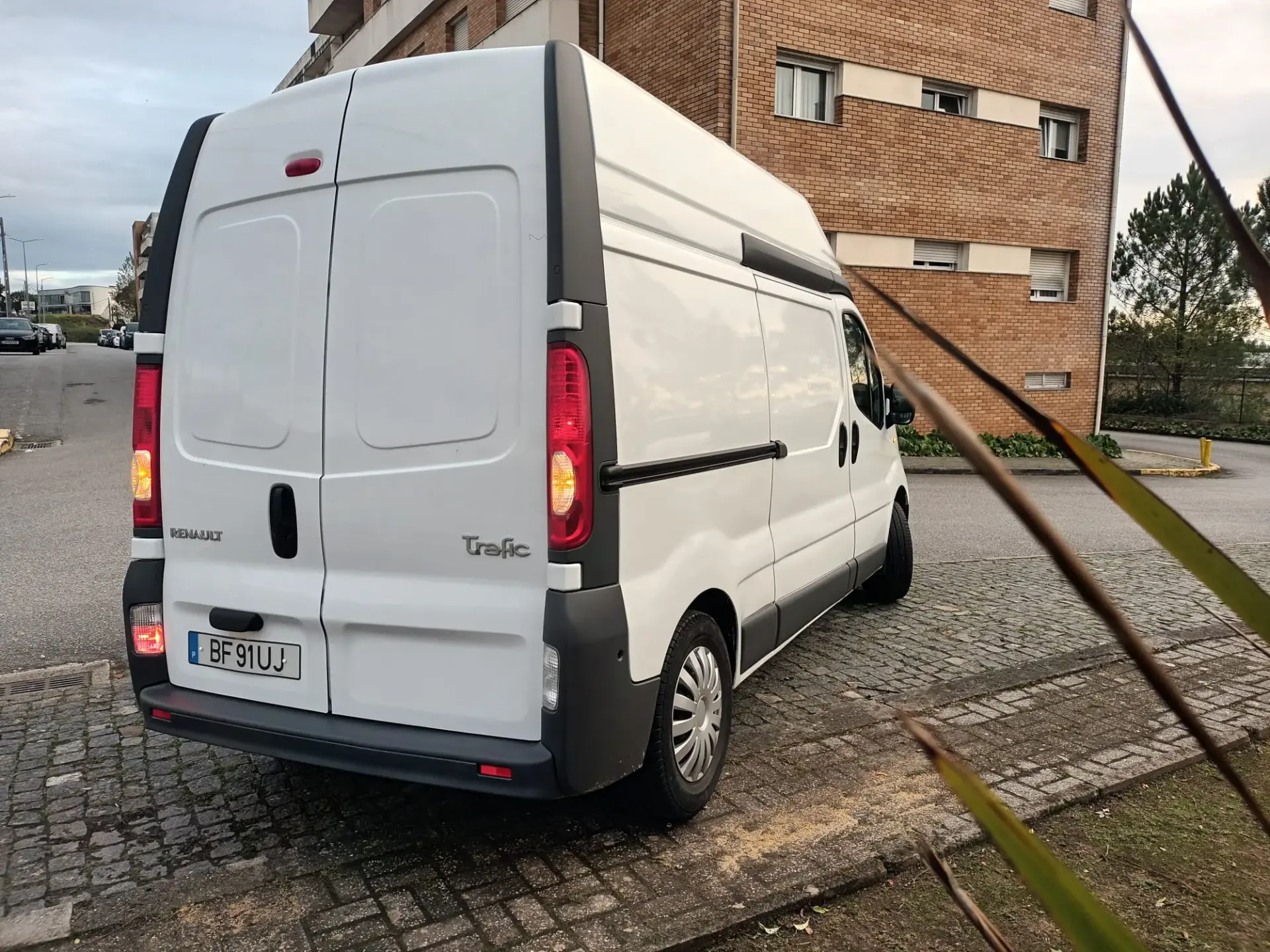 Renault Trafic 2.0 dCi L2H2 1.2T90 8