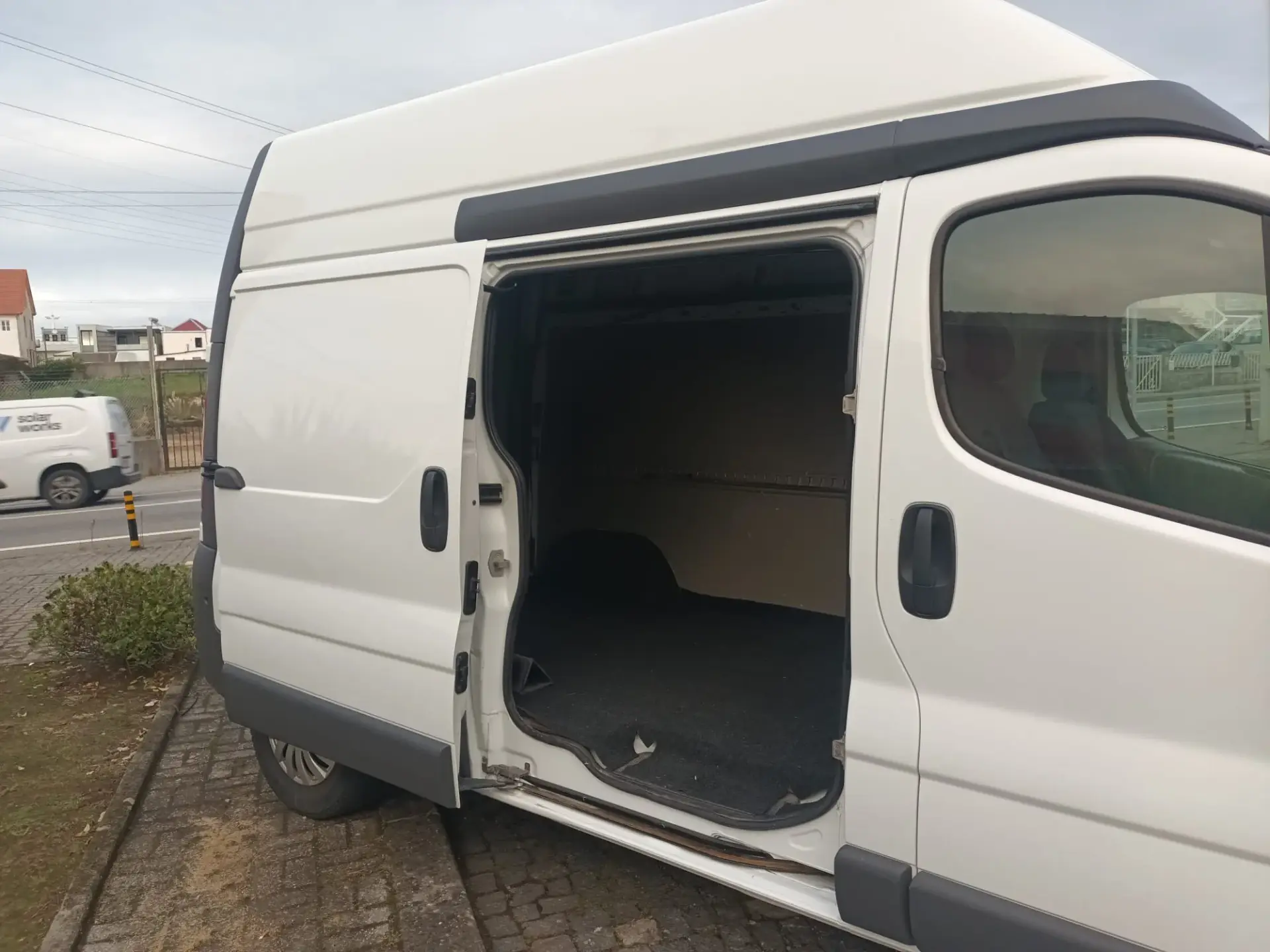 Renault Trafic 2.0 dCi L2H2 1.2T90 10