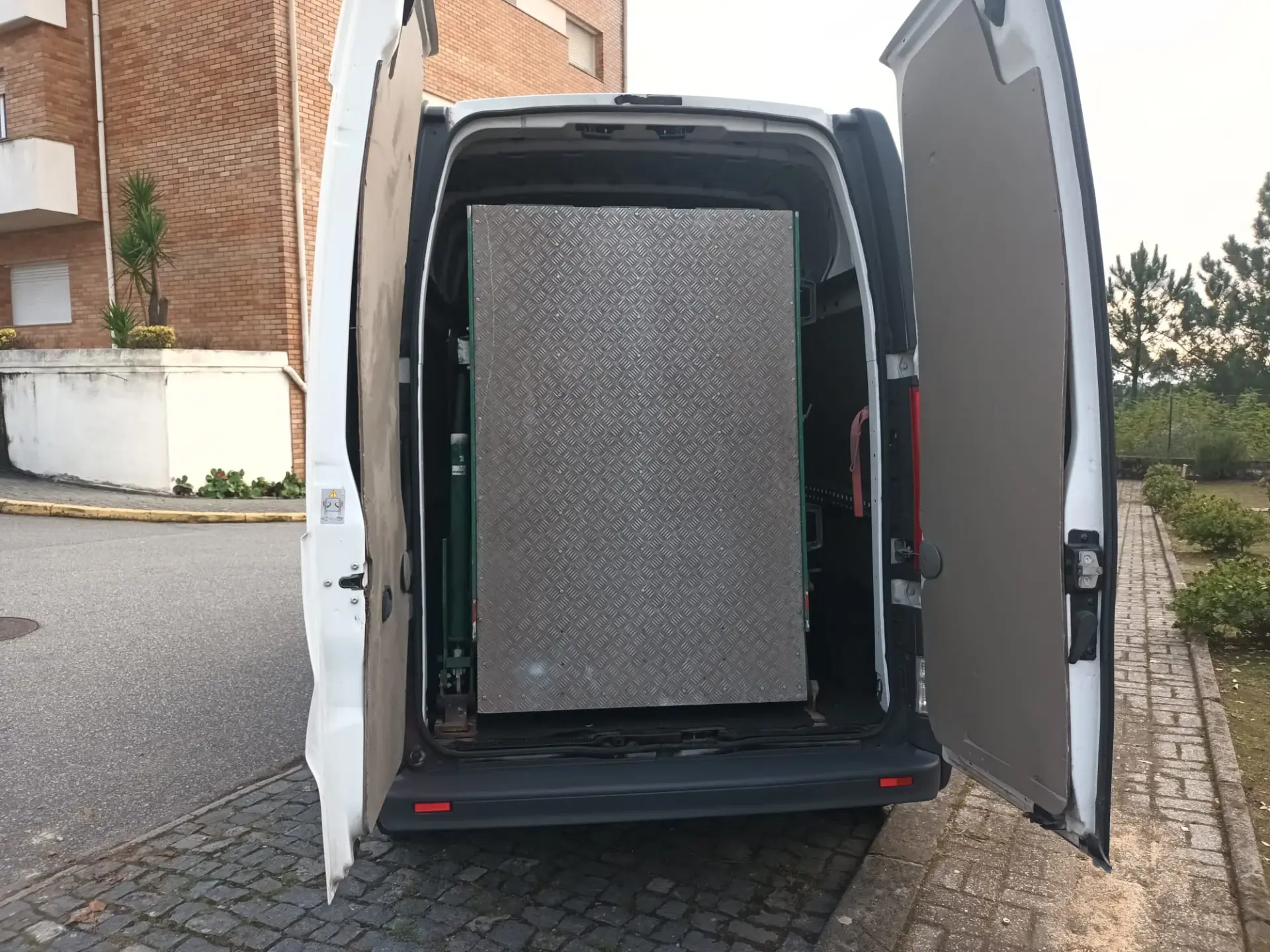 Renault Trafic 2.0 dCi L2H2 1.2T90 11