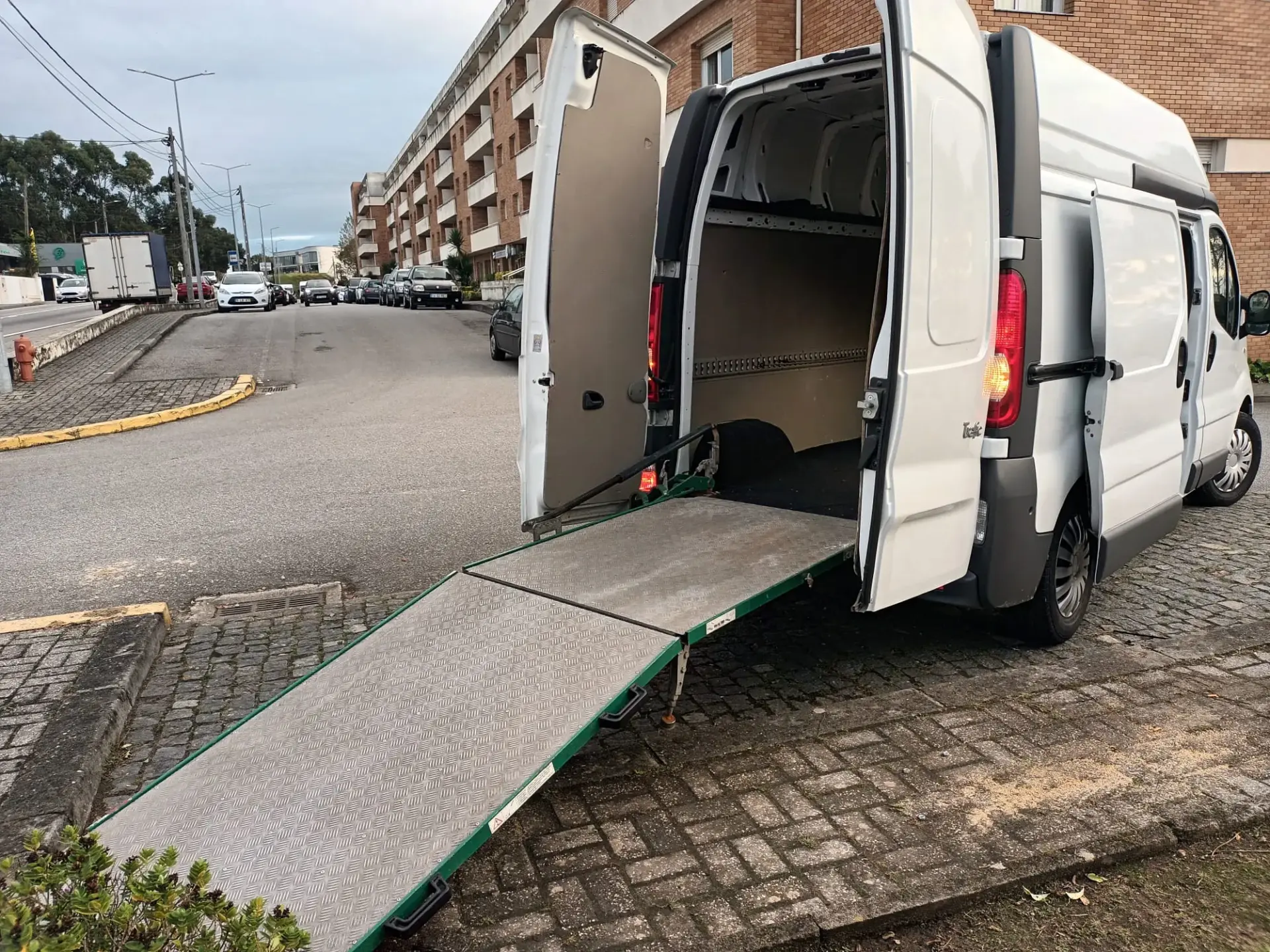 Renault Trafic 2.0 dCi L2H2 1.2T90 13
