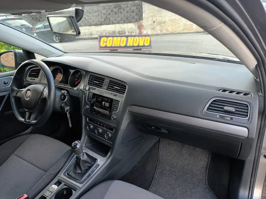 Volkswagen Golf 1.6 TDi Confortline 10