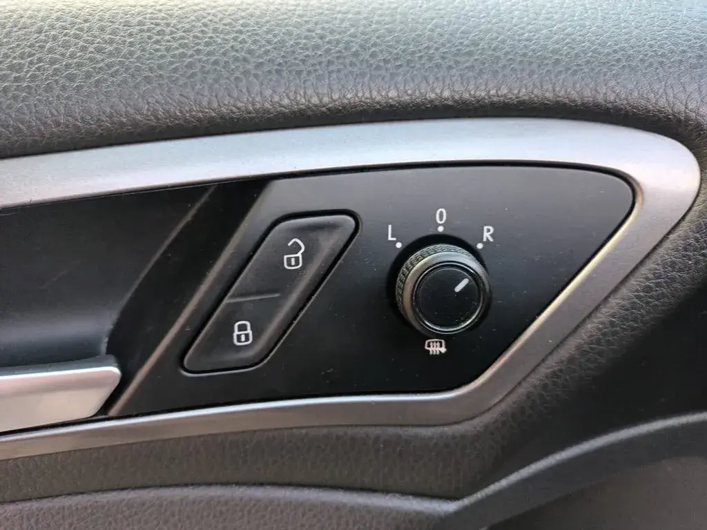 Volkswagen Golf 1.6 TDi Confortline 16