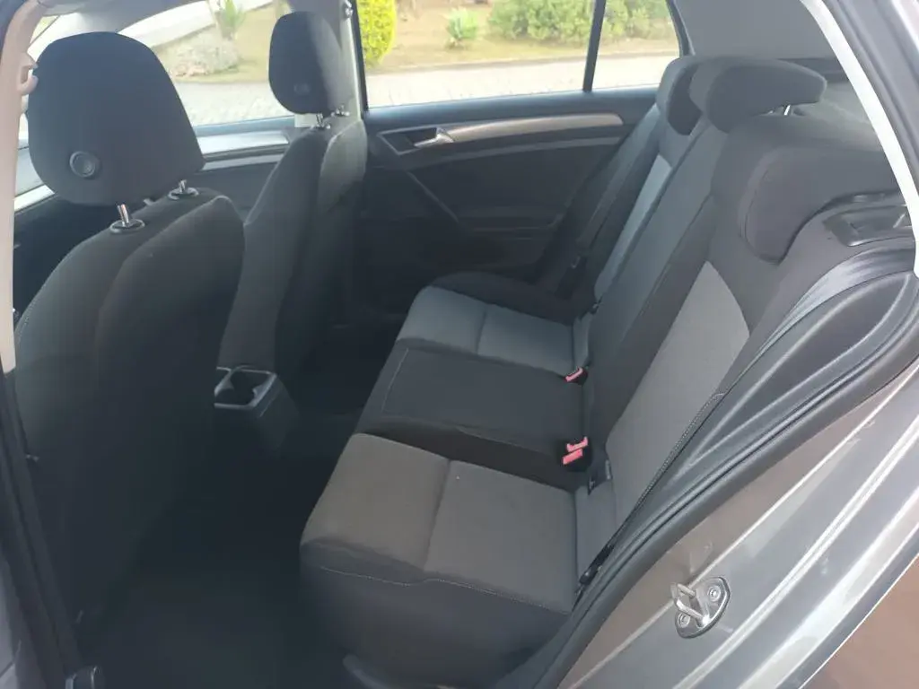 Volkswagen Golf 1.6 TDi Confortline 19