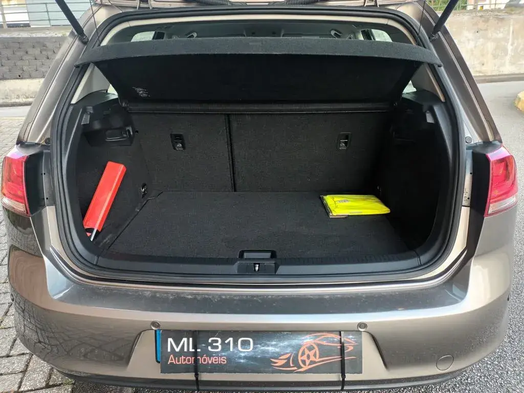 Volkswagen Golf 1.6 TDi Confortline 21