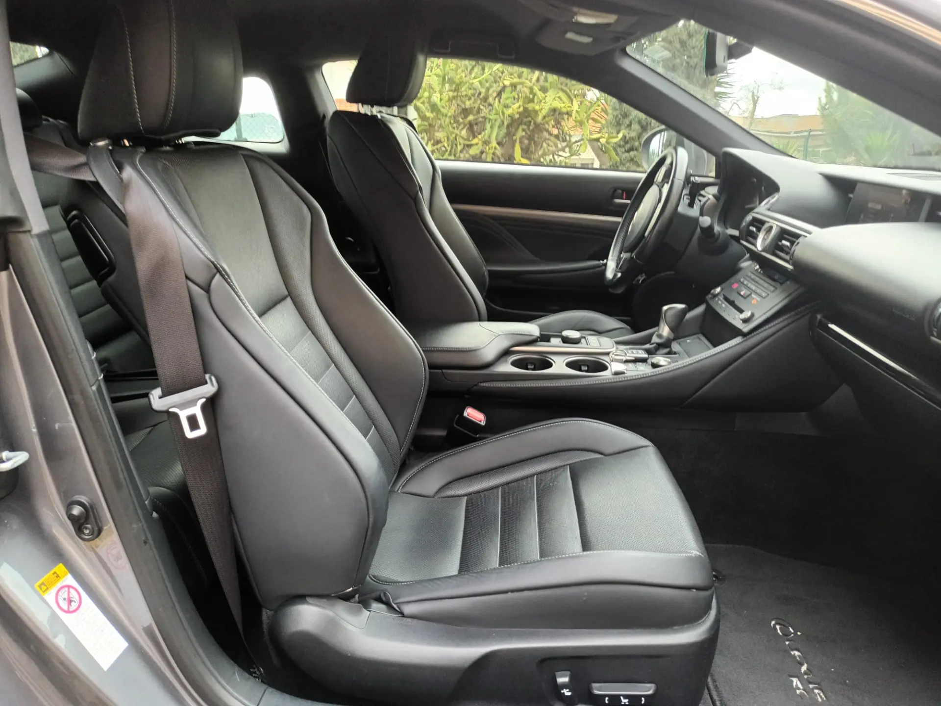 Lexus RC 300h F Sport 11