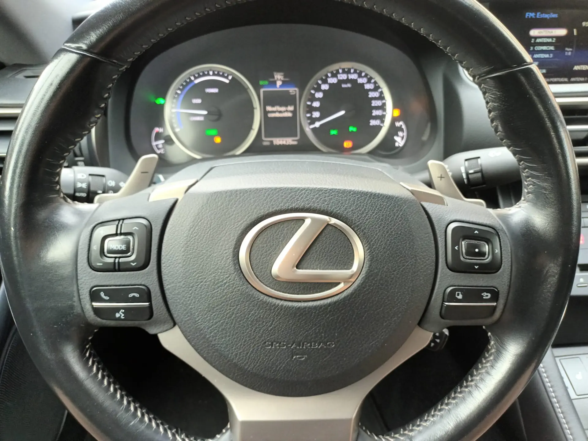 Lexus RC 300h F Sport 21