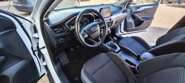 Ford Focus SW 1.5 TDCi EcoBlue Connected 16