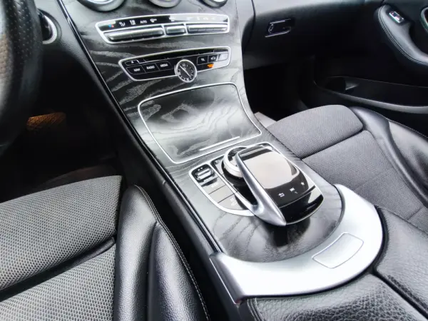Mercedes-Benz C 350 e 13