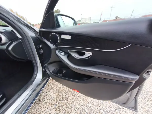 Mercedes-Benz C 350 e 21