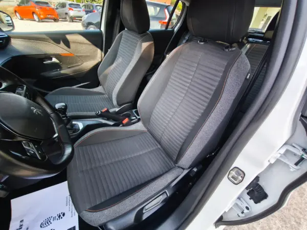 Peugeot 208 1.2 PureTech Active 17