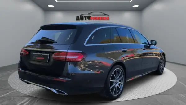 Mercedes-Benz E 220 d AMG Line 4
