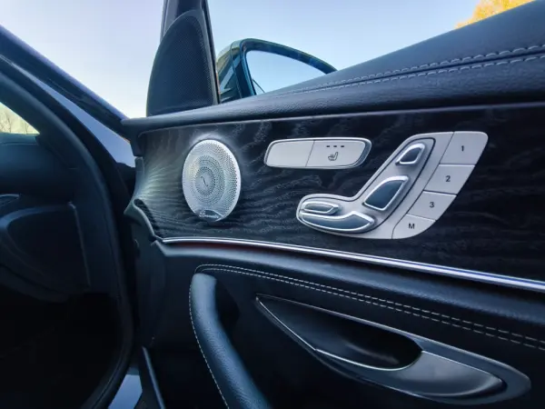 Mercedes-Benz E 220 d AMG Line 10
