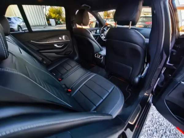 Mercedes-Benz E 220 d AMG Line 11