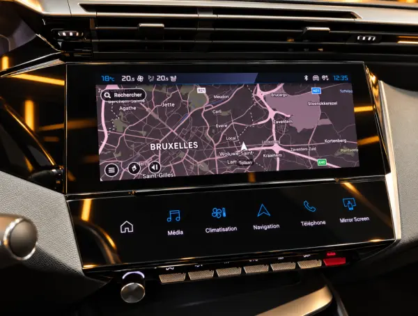 Peugeot 408 1.6 Hybrid Allure Pack e-EAT8 14