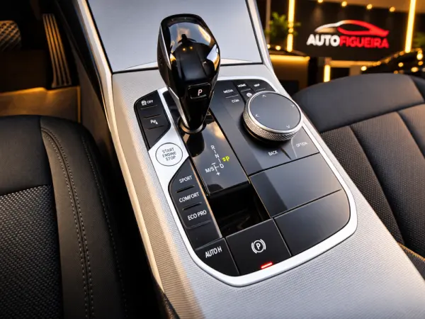 BMW 320 d Touring Navigation Auto 21