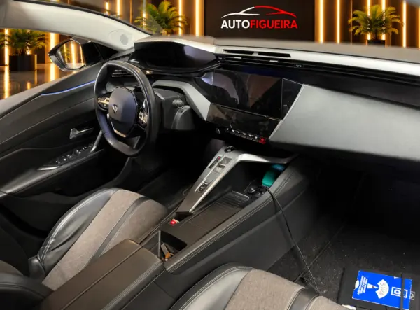 Peugeot 408 1.6 Hybrid Allure Pack e-EAT8 11
