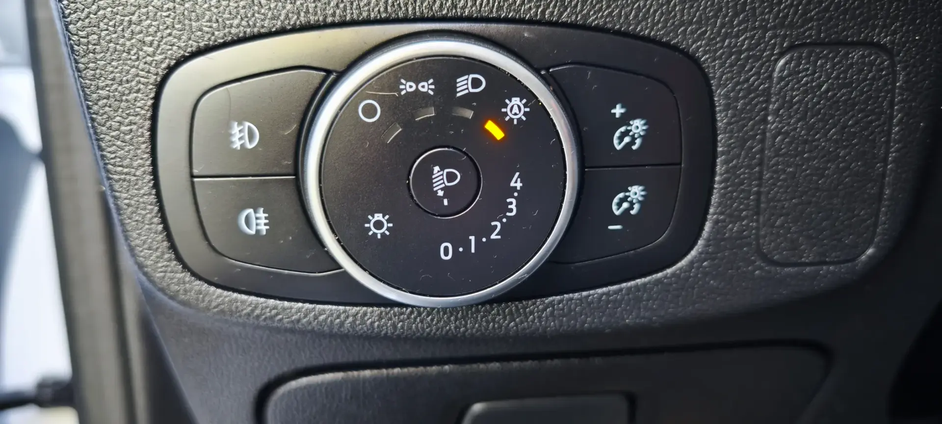Ford Focus SW 1.5 TDCi EcoBlue Connected 17