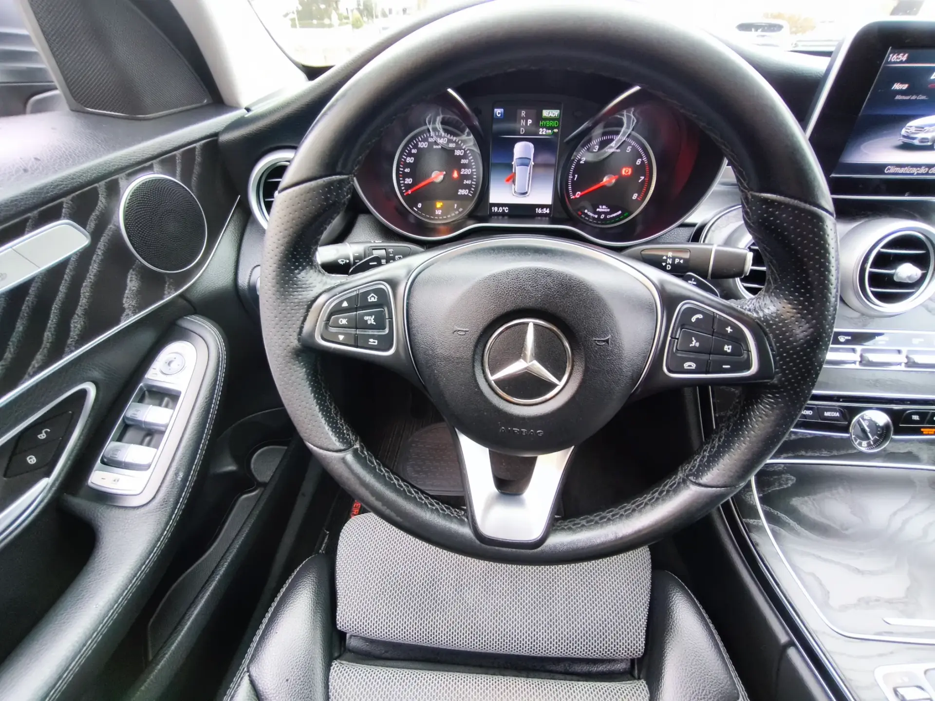 Mercedes-Benz C 350 e 14