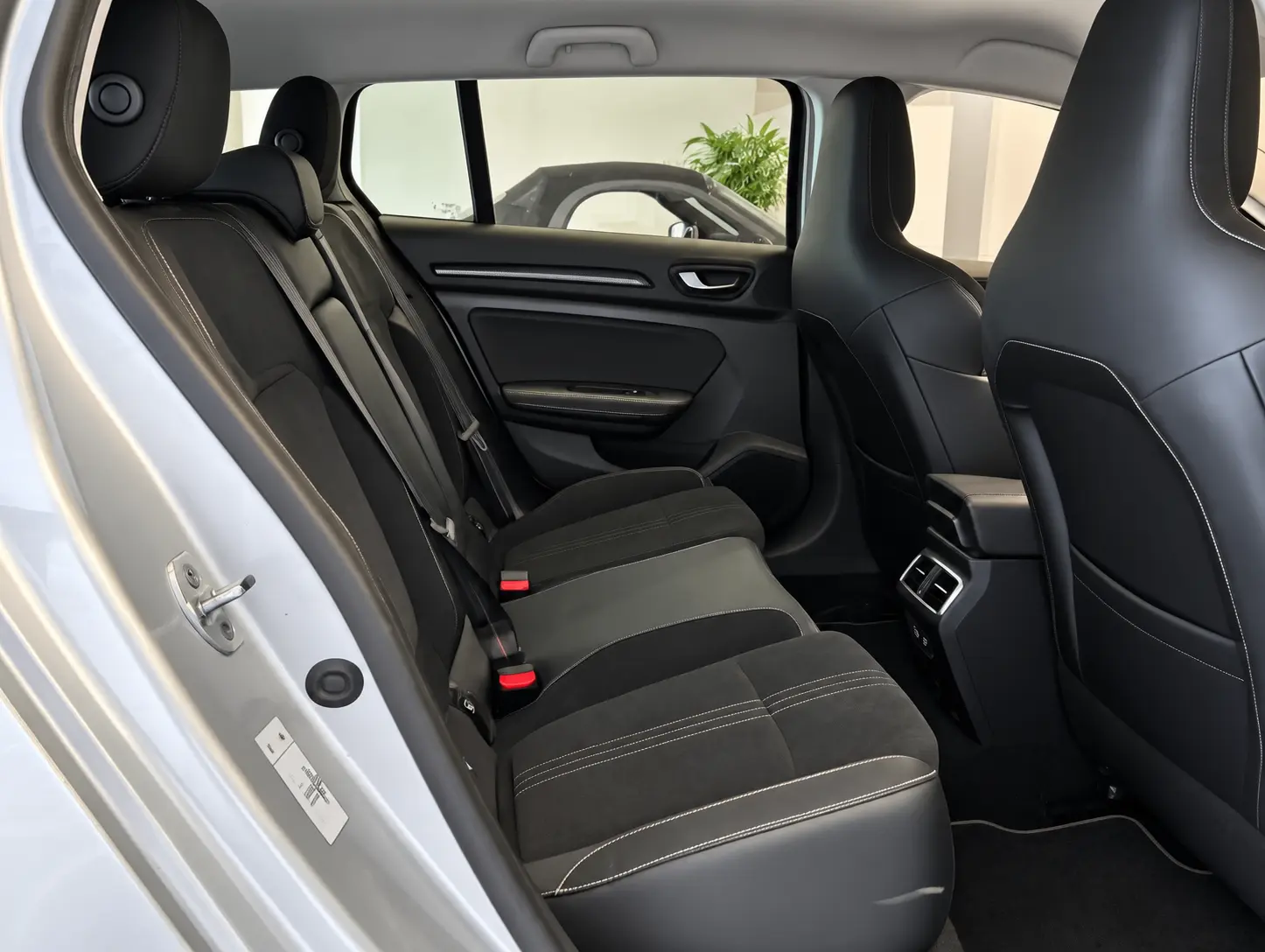 Renault Mégane Sport Tourer 1.6 E-Tech Plug-In Hybrid R.S. Line 10