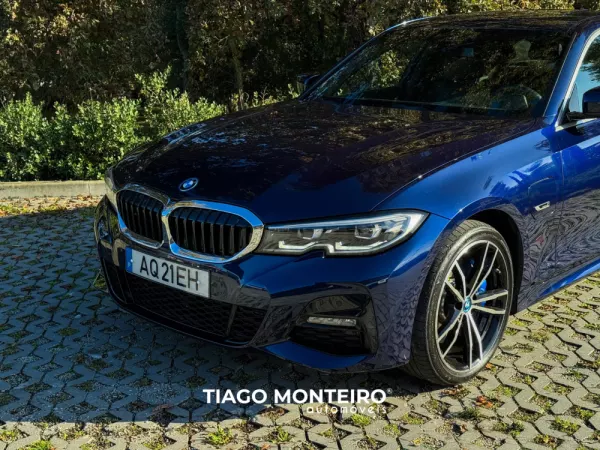 BMW 320 e Pack M Auto (2021-2022) 13