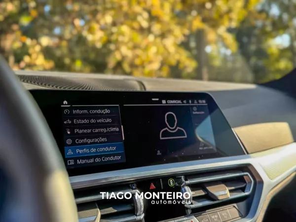 BMW 320 e Pack M Auto (2021-2022) 77