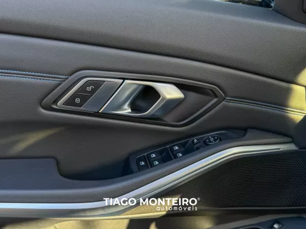 BMW 320 e Pack M Auto (2021-2022) 82