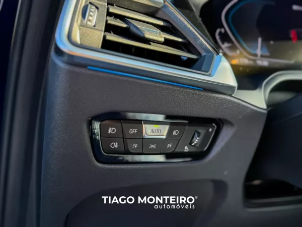 BMW 320 e Pack M Auto (2021-2022) 83