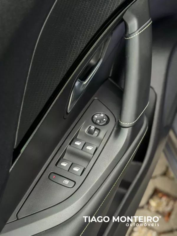 Peugeot 2008 1.2 PureTech GT EAT8 (2023-2024) 15