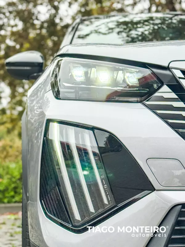 Peugeot 2008 1.2 PureTech GT EAT8 (2023-2024) 28