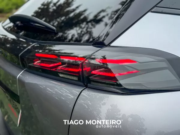 Peugeot 2008 1.2 PureTech GT EAT8 (2023-2024) 33