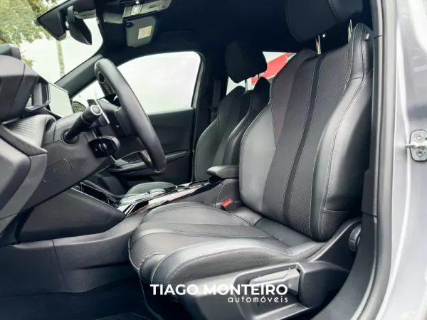 Peugeot 2008 1.2 PureTech GT EAT8 (2023-2024) 79