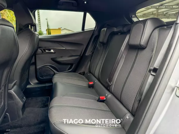 Peugeot 2008 1.2 PureTech GT EAT8 (2023-2024) 82