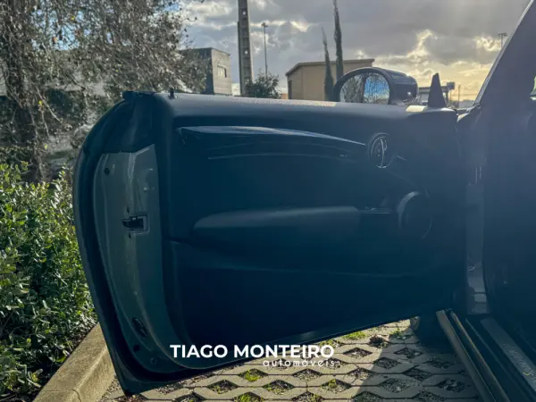 MINI 3 Portas Cooper SE Premium P. Yours 35